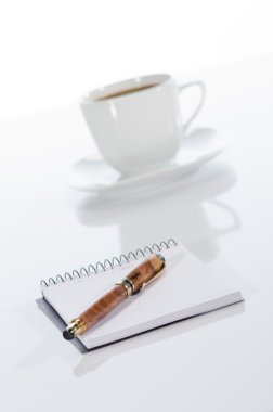 fincan kahve, kalem ve defter