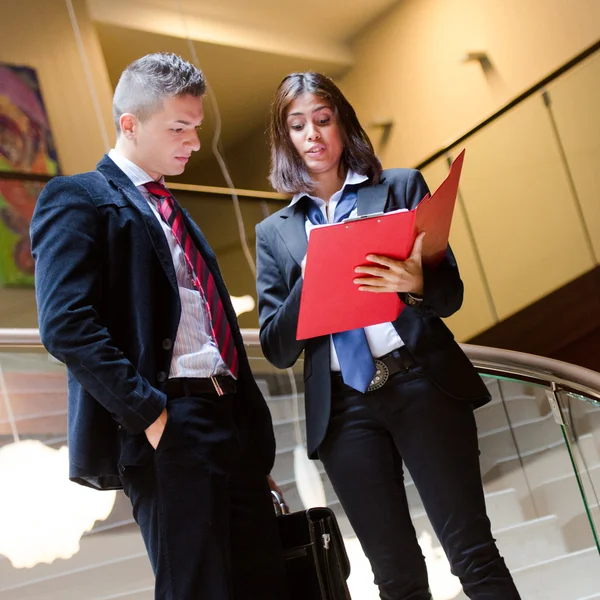 Businesspeople talking over schedule — Stock Photo, Image