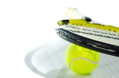 Tenis topu ve raket