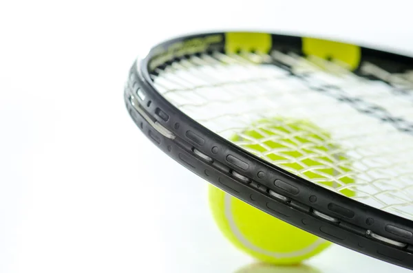 Pallone da tennis e racchetta — Foto Stock