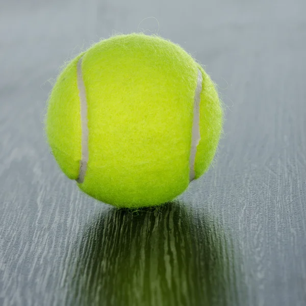 Uma bola de ténis — Fotografia de Stock