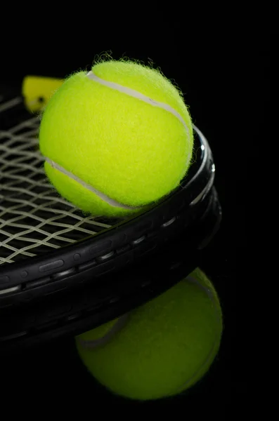 Tennisballen en racket — Stockfoto