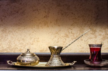 Türk çaydanlık ve bardak