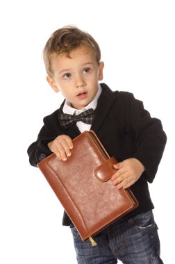 bir defter ile genç çocuk portresi