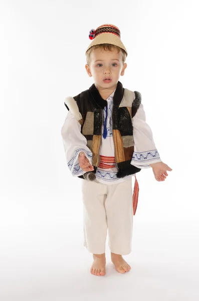 Retrato de niño hermoso con traje popular tradicional —  Fotos de Stock