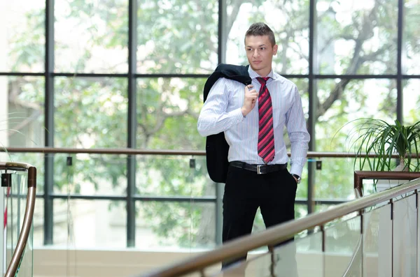 Young businessman standing — Stock Photo, Image