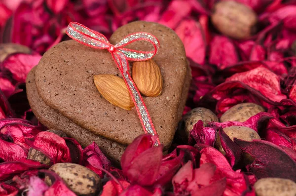 Cookies em forma de coração para o Dia dos Namorados — Fotografia de Stock