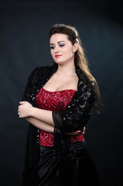 Porträtt av unga vackra sopran sångerskan — Stockfoto