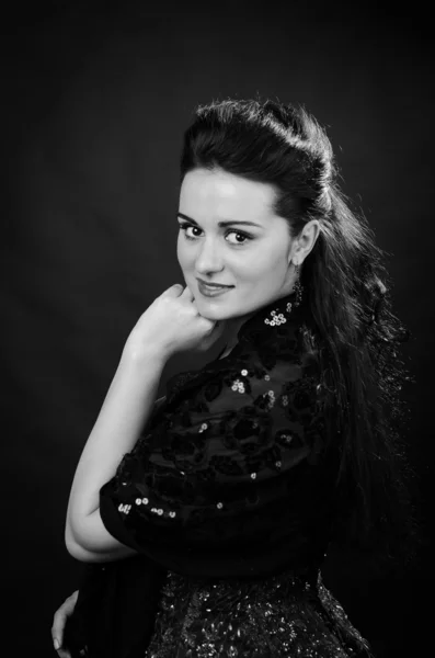 Ritratto di giovane bella cantante soprano — Foto Stock