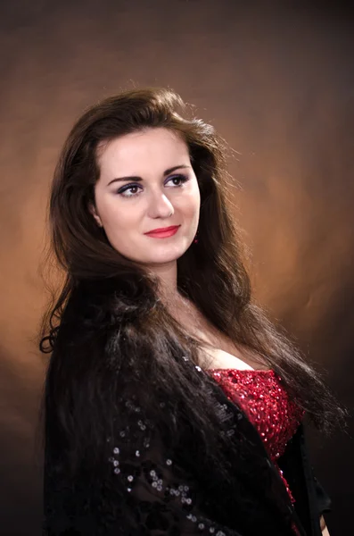 Retrato de la joven cantante soprano hermosa —  Fotos de Stock