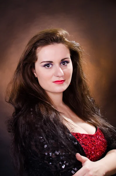 Genç güzel soprano şarkıcı portresi — Stok fotoğraf