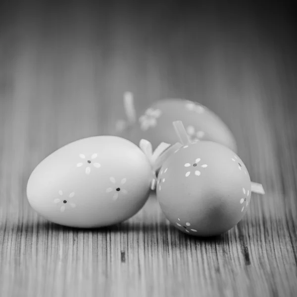 Ostereier schwarz-weiß — Stockfoto