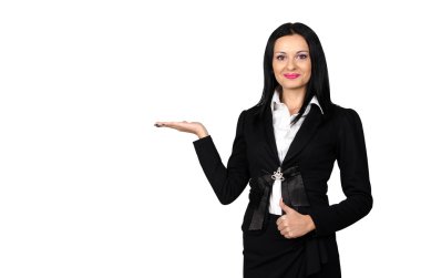 güzel esmer Ürün gösteriliyor