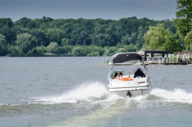 lake beyaz keyfi teknede
