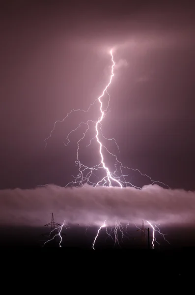 bulutlar ve gök gürültüsü Lightning'ler