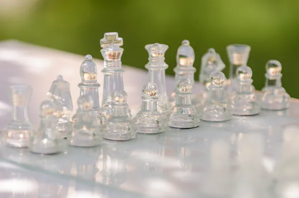 Pièces d'échecs prêtes pour le jeu — Photo