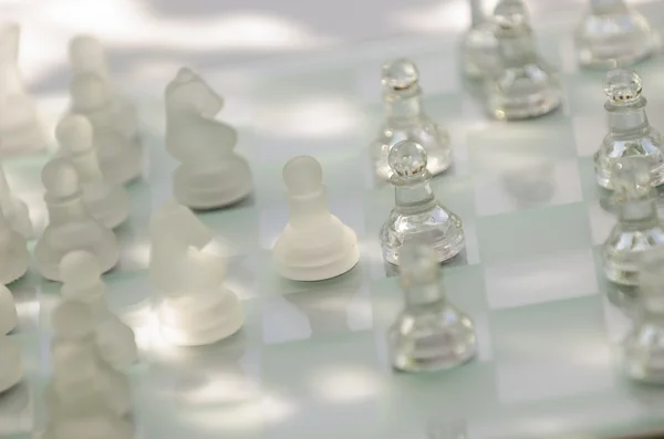 Pièces d'échecs prêtes pour le jeu — Photo