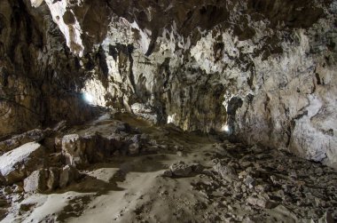 Polovragi Cave