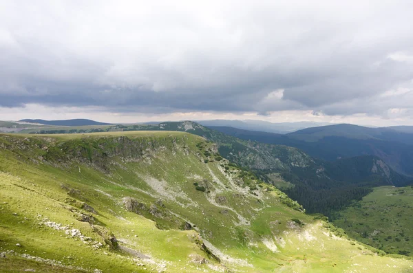 Pemandangan dengan gunung yang tinggi Transalpina — Stok Foto