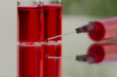 şişeleri ve şırınga