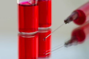 şişeleri ve şırınga