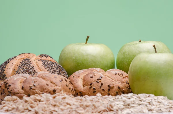 Bead, oat cereals and green apples — Stock Photo, Image