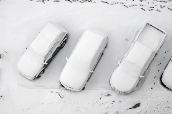 被雪覆盖的平板车 顶视图 — 图库照片