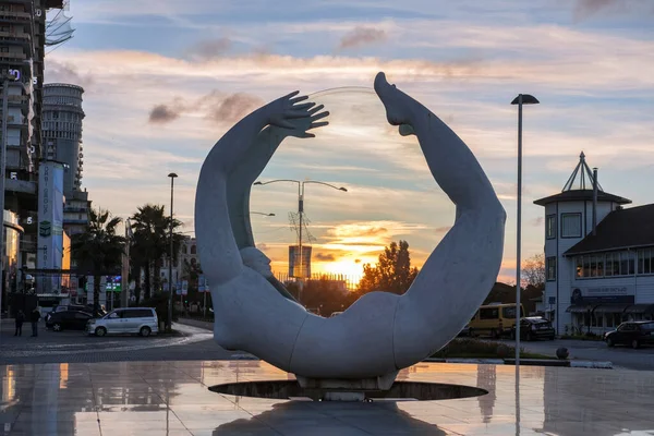 Batumi Georgia Diciembre 2018 Escultura Rotación Batumi Estatua Movimiento Hecha — Foto de Stock