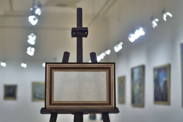 Empty Framed Painting Canvas Wooden Easel Blurred Gallery Background Selective — 图库照片