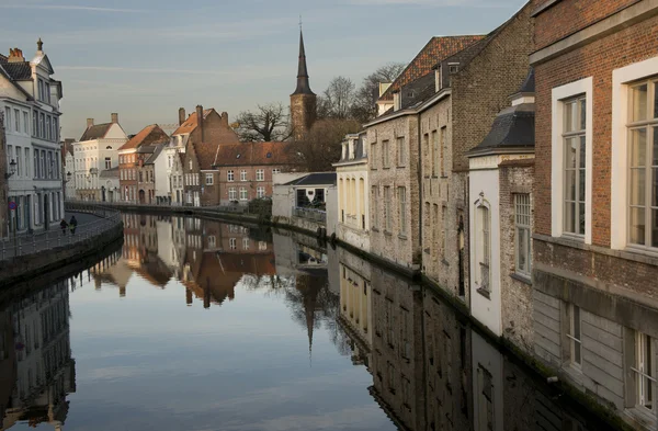 Buildings On Canal In Bruges (Brugge), Belgium — Stock Photo, Image