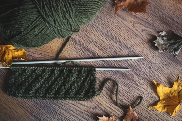 Dark Green Yarn Knitting Needles Leaves Wooden Table November Background — Stock Photo, Image