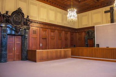 Nuremberg, Almanya - 11.18.2021: 600 numaralı mahkeme salonu. Nuremberg Duruşması Anma Salonu. Nuremberg duruşmalarının tarihi. Faşizm ve Nazizm tarihi. Adalet kavramı. İkinci Dünya Savaşı tarihi. 