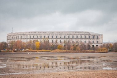 Almanya, Nuremberg 'deki Üçüncü Reich Kongresi. Zeppelin Parkı 'ndaki Faşizm Müzesi ve Üçüncü Reich. İkinci Dünya Savaşı tarihi. Nazi Partisi mirası. Nuremberg gezisi. Nazizm tarihinin belgesel merkezi.
