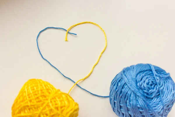 Yellow Blue Threads Heart Shape Ukrainian National Colors Patriotic Ukrainian — Stock Photo, Image