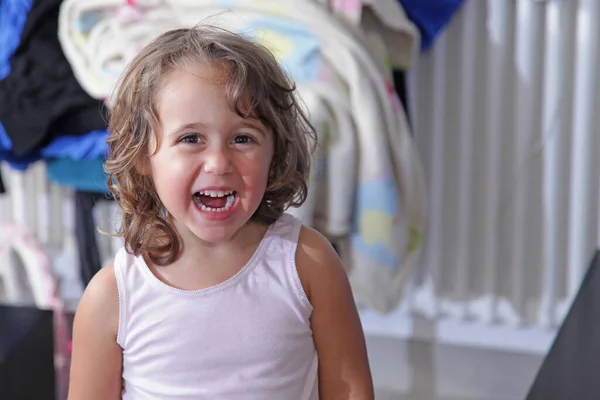 若い女の子3 4歳の笑い — ストック写真