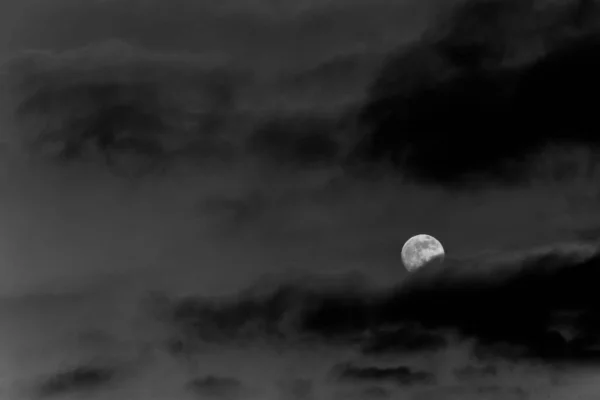 Luna Llena Medio Nubes — Foto de Stock