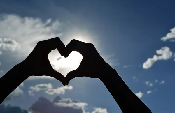 sembol kalp, eller ile love