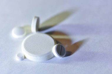 Haplar beyaz tıp doktorunu korur.