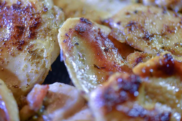 Lezzetli kızarmış et ve baharatlı.