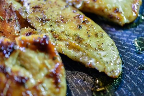 Lezzetli kızarmış et ve baharatlı.