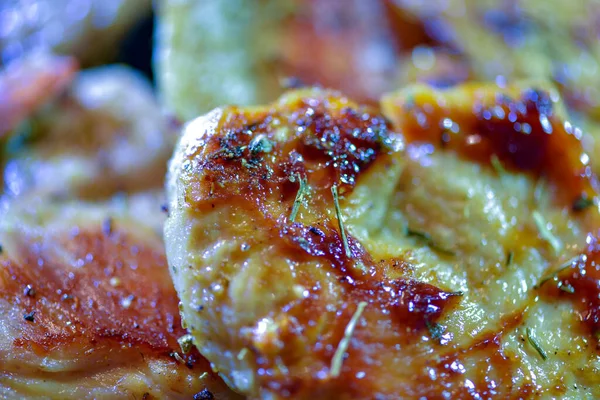 Lezzetli kızarmış et ve baharatlı.