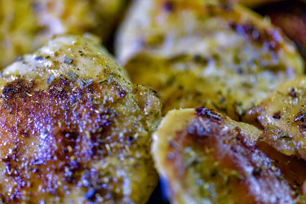 Lezzetli kızarmış et ve baharatlı.