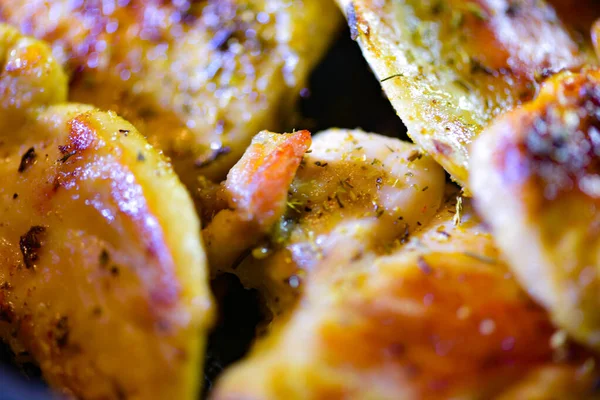 Lezzetli kızarmış et ve baharatlı.