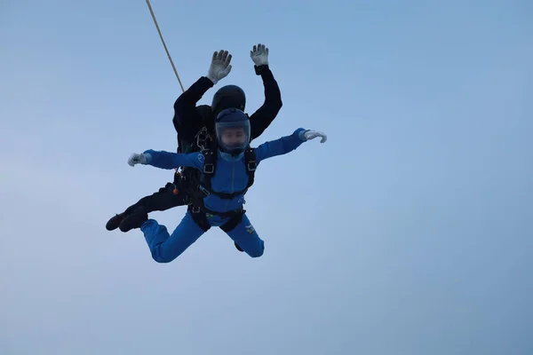 Parachutisme Saut Tandem Une Fille Son Instructeur Sont Dans Ciel — Photo