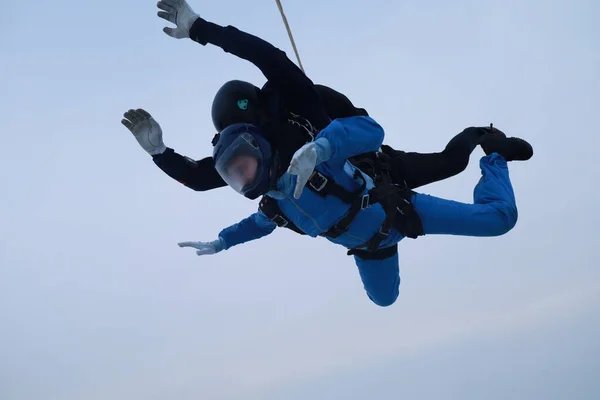 Fallschirmspringen Tandemsprung Ein Mädchen Und Ihr Ausbilder Sind Himmel — Stockfoto