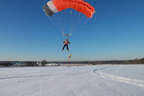 Paracadutismo Skydiver Vestito Babbo Natale Salto Prima Capodanno — Foto Stock