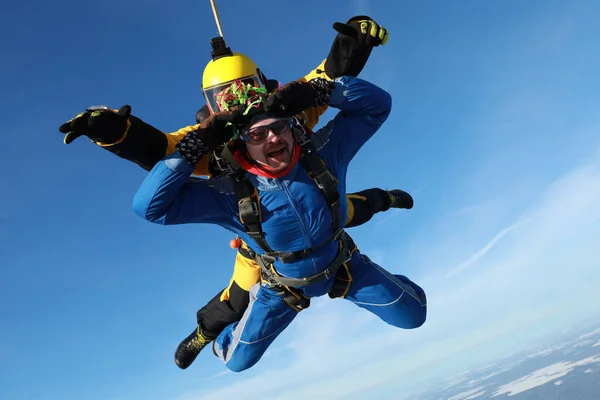 Skydiving Salto Tandem Dois Homens Estão Voando Divertindo Céu — Fotografia de Stock