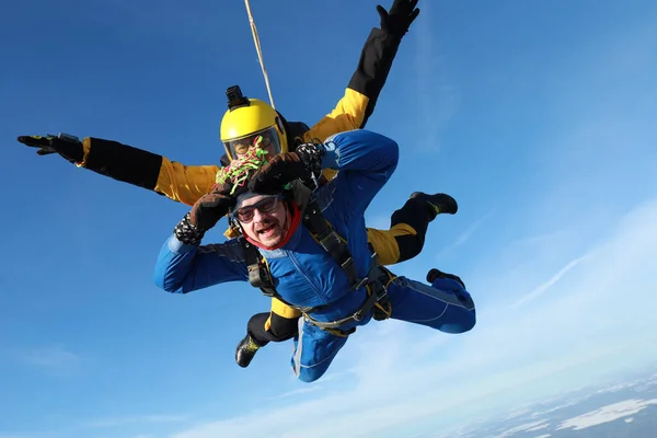 Parachutisme Saut Tandem Deux Hommes Volent Amusent Dans Ciel — Photo