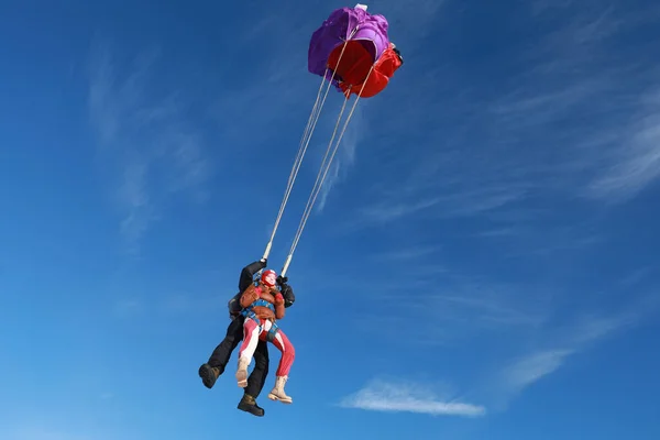 Parachutisme Saut Tandem Une Fille Heureuse Son Instructeur Volent Dans — Photo