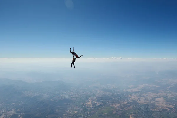 Skydiving Uma Silhueta Paraquedistas Está Céu Verão Skydivertem Céu Imagens De Bancos De Imagens